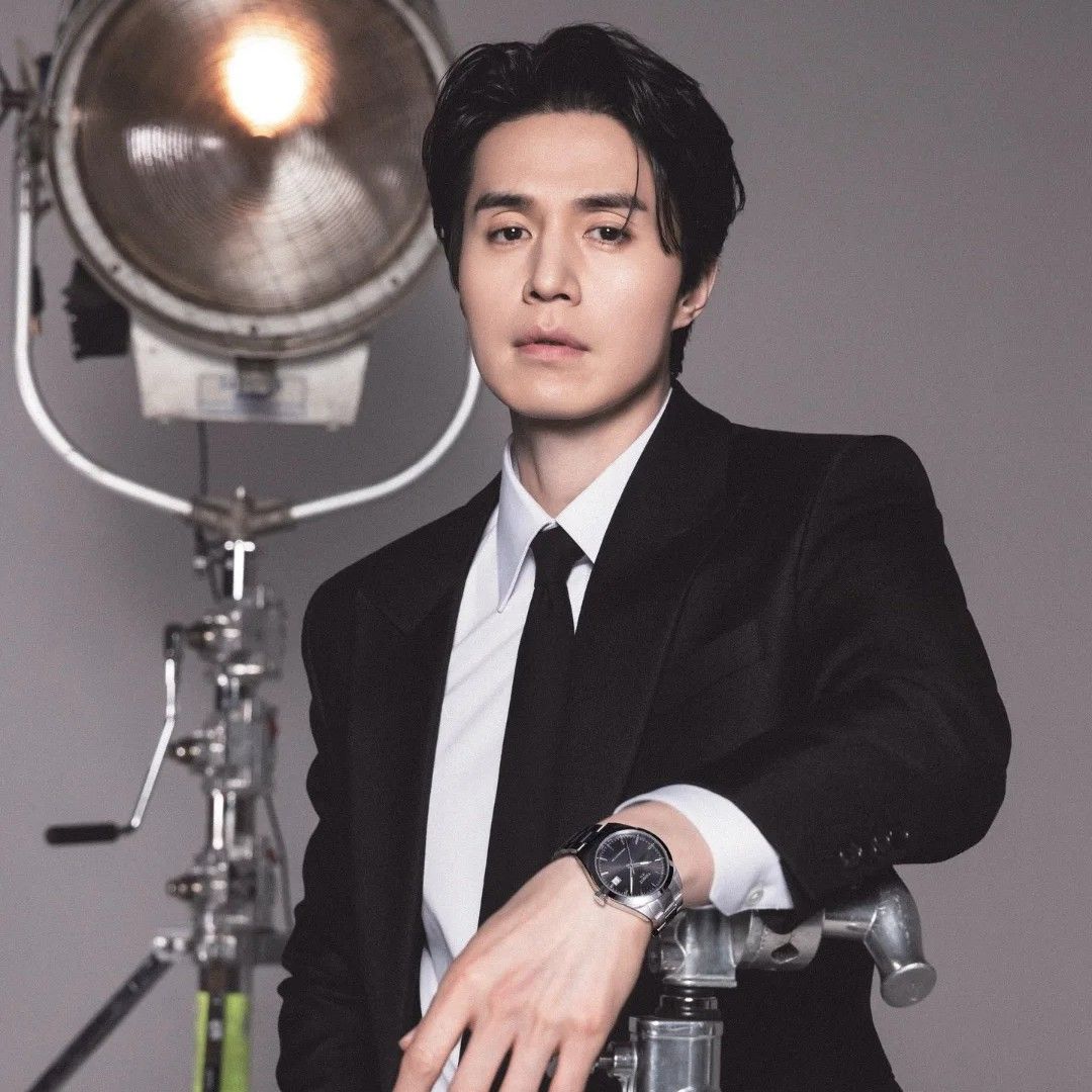Recent activity shot of Lee Dongwook