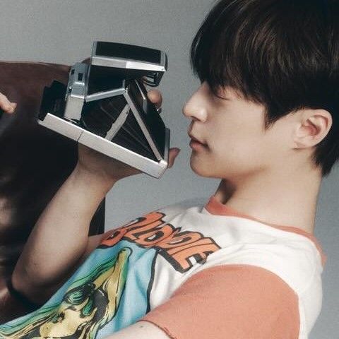 A moment captured by a fan of Bae Inhyuk