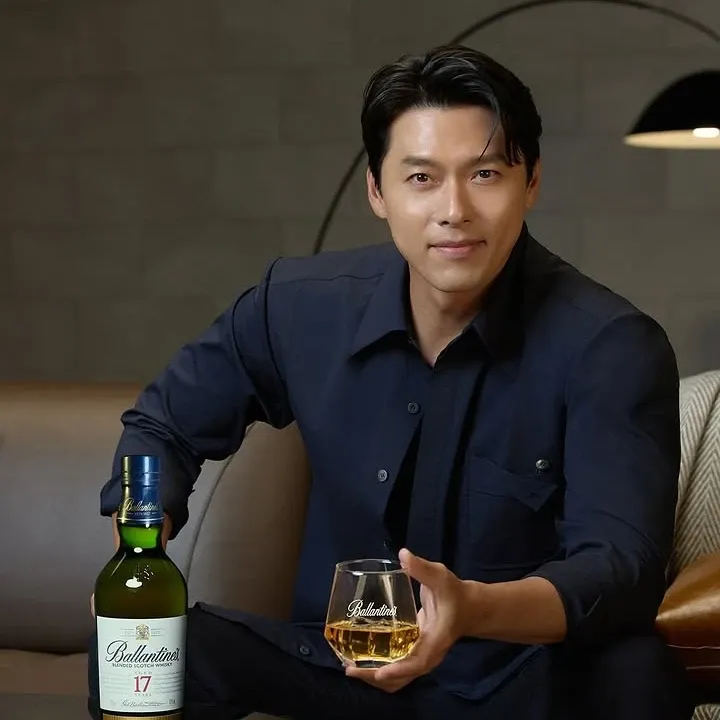 Momen yang diabadikan oleh penggemar Hyun Bin