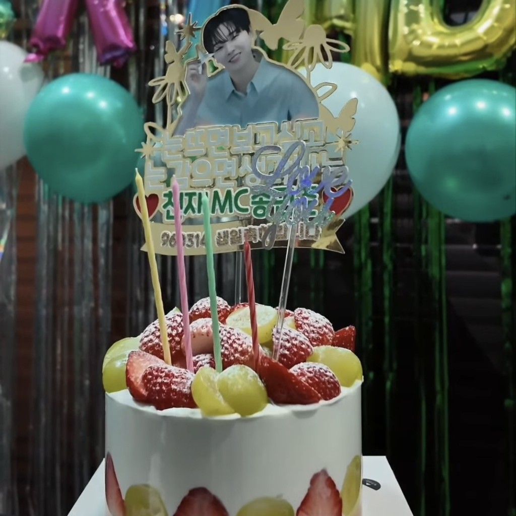 A moment captured by a fan of Song Minjun