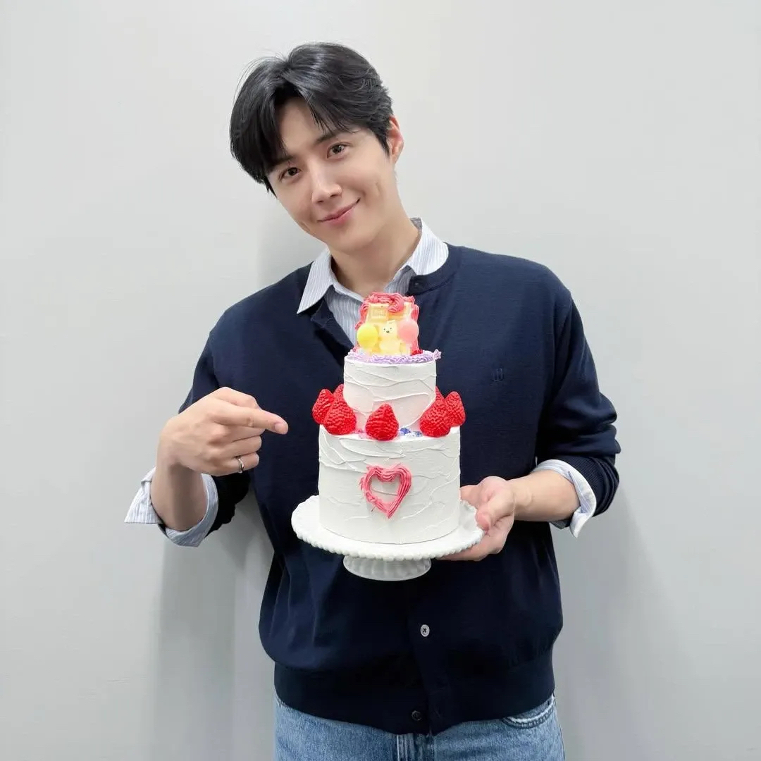 Behind-the-scenes cut of Kim Seonho