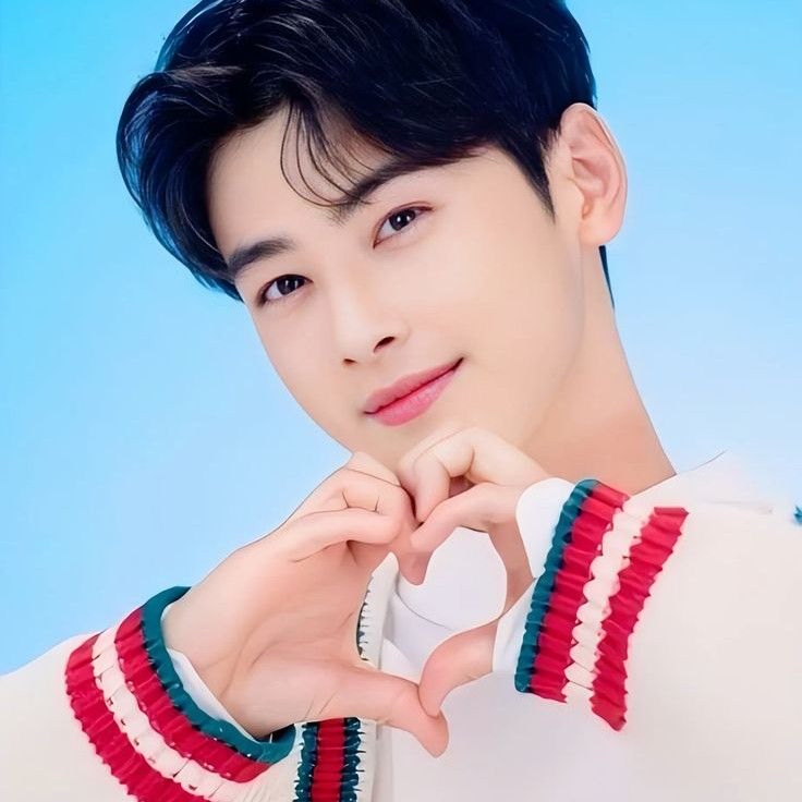 Recent activity shot of Cha Eunwoo