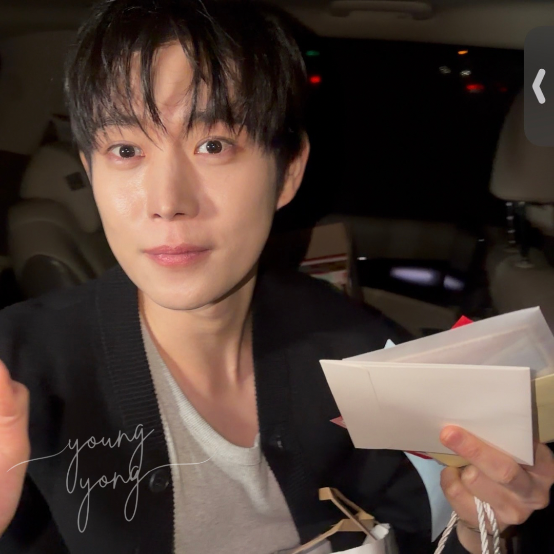 Currently spotlighted celeb post