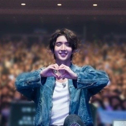 A moment captured by a fan of Lee Joongi