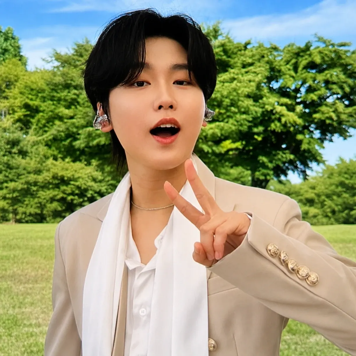Behind-the-scenes cut of Park Sungon