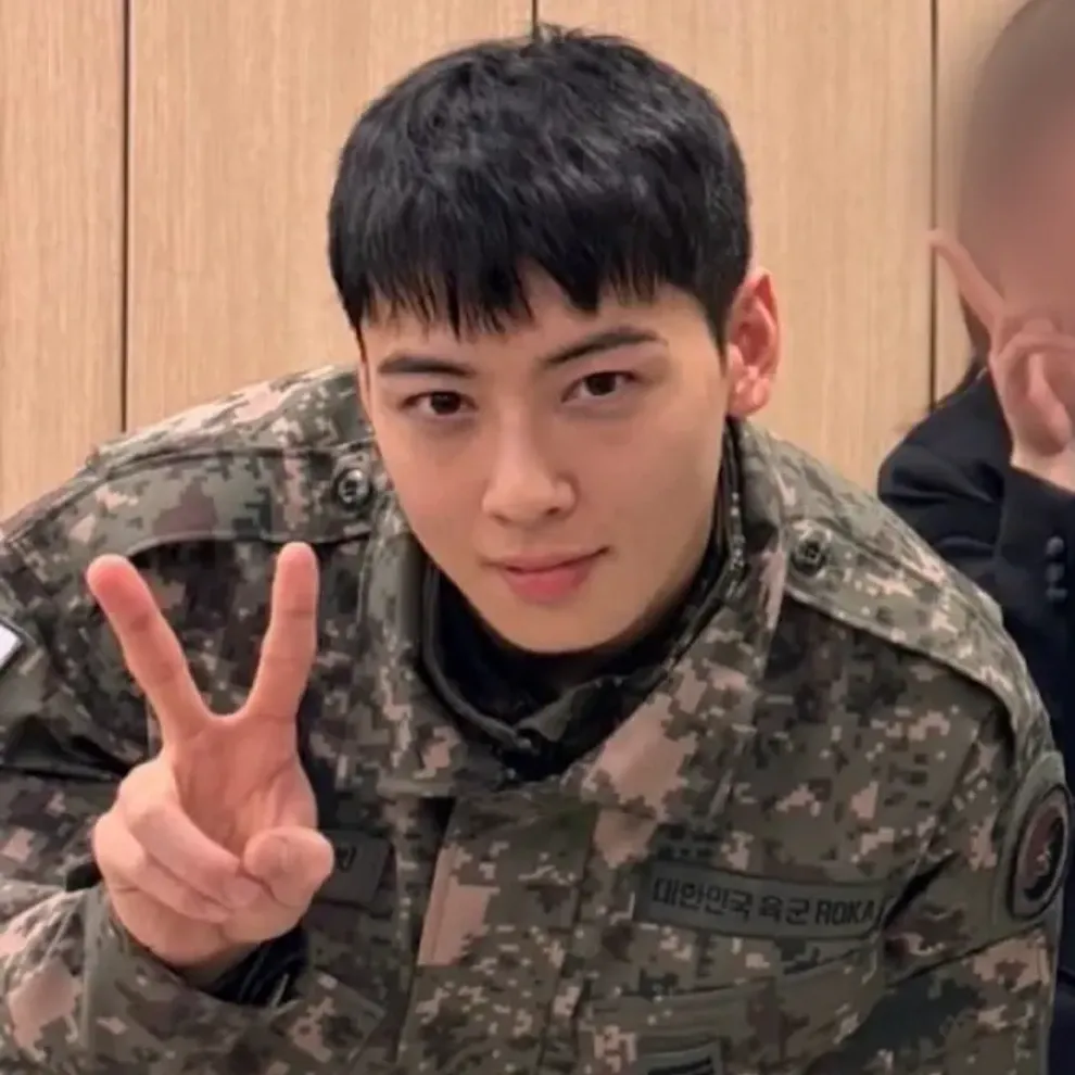 Latest photo of Cha Eunwoo