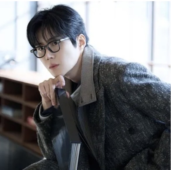 Behind-the-scenes cut of Kim Seonho