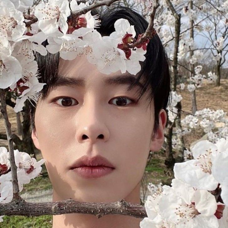 Recent activity shot of Lee Jaewook