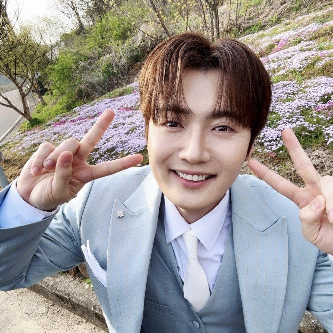 A moment captured by a fan of Son Binah