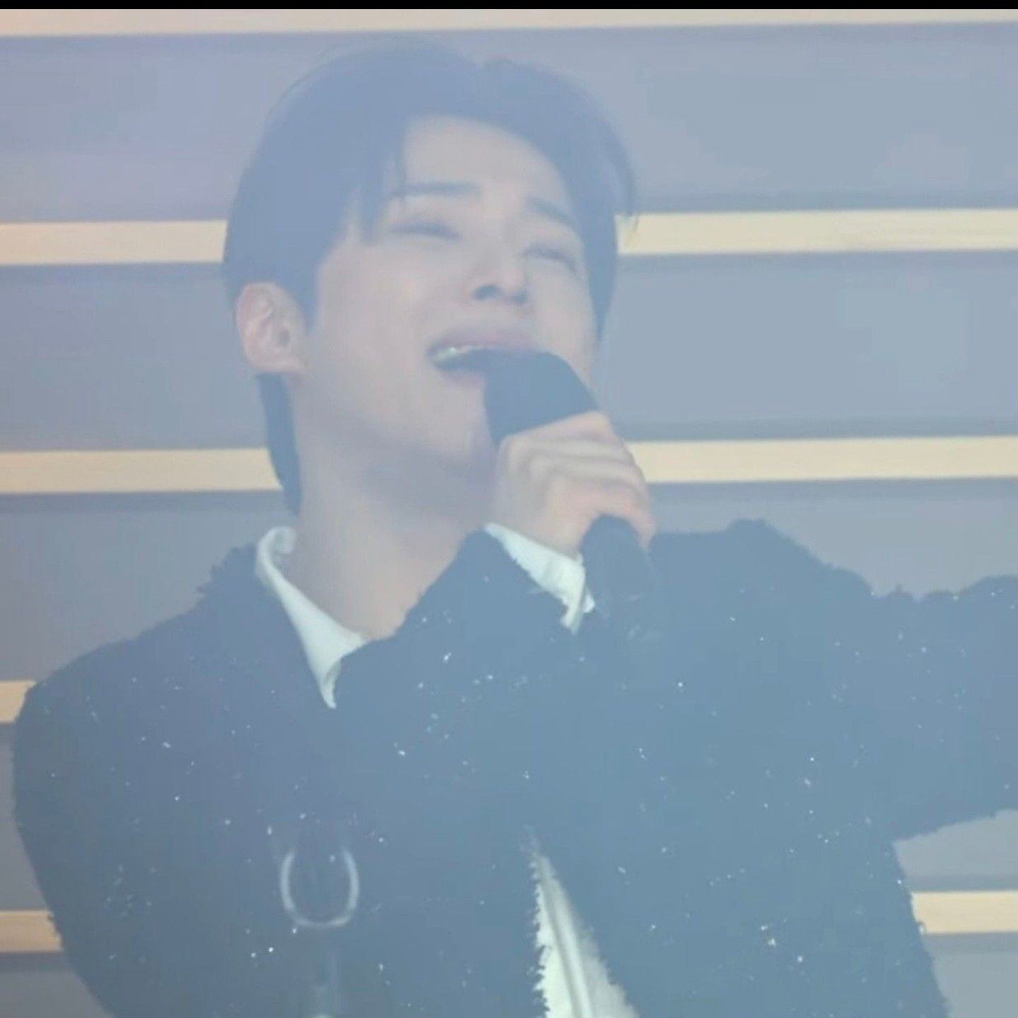 A moment captured by a fan of Seong Ri