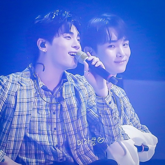 A moment captured by a fan of Key