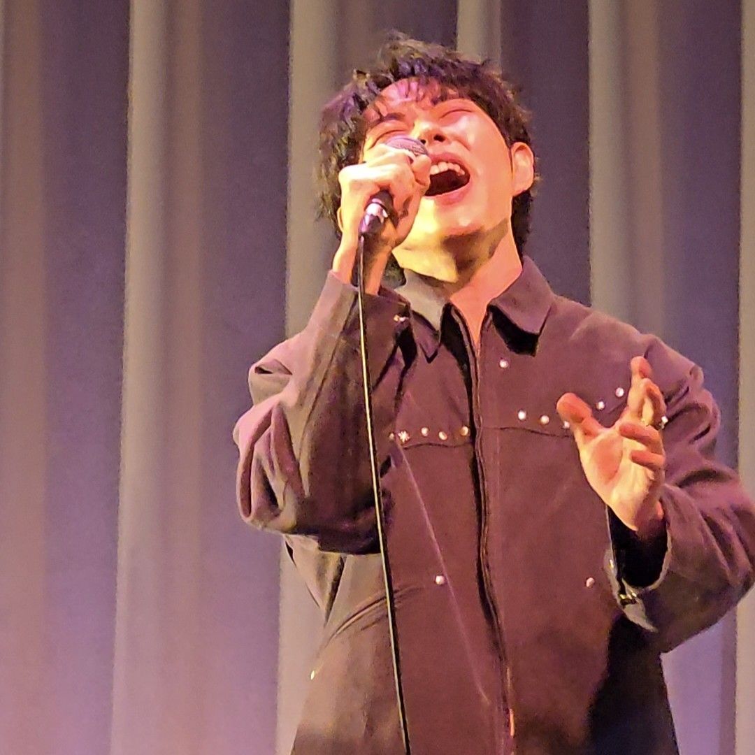 A moment captured by a fan of Lee Byeongchan