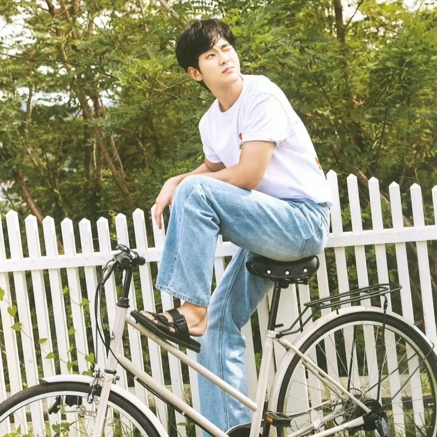 A moment captured by a fan of Kim Soohyun