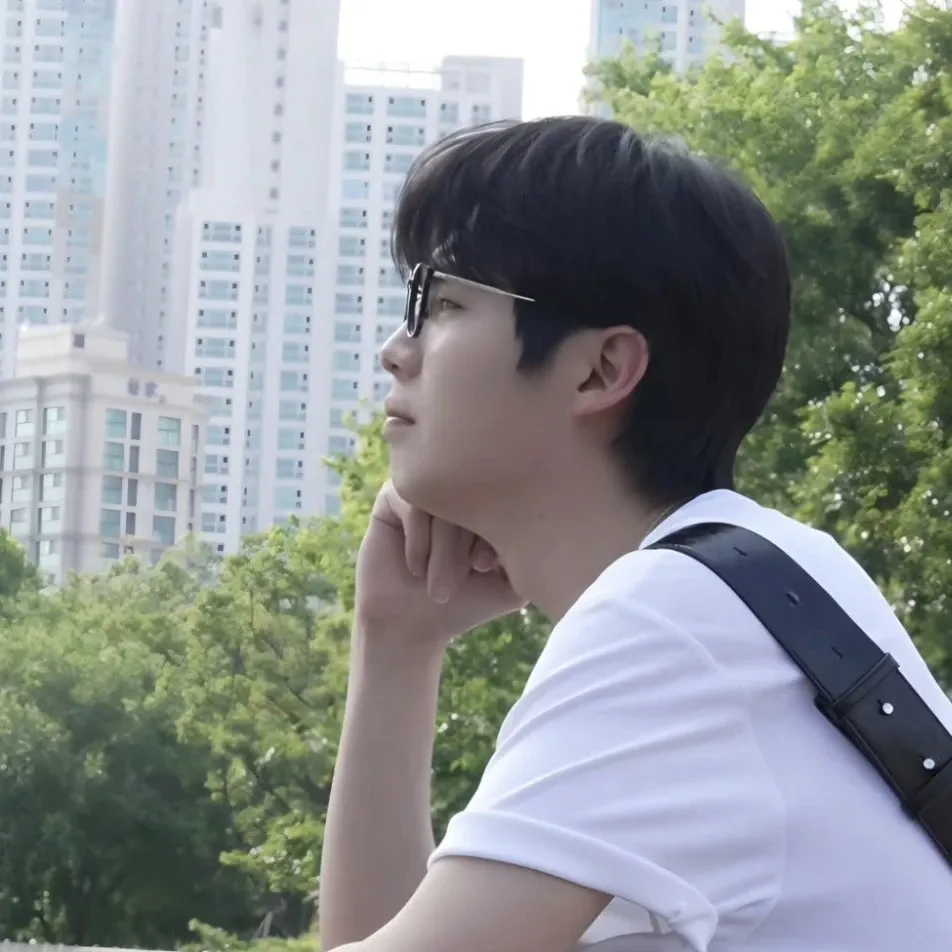 A moment captured by a fan of Son Taejin
