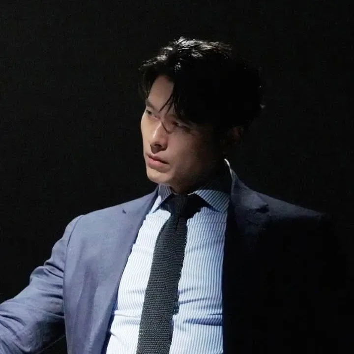 Momen yang diabadikan oleh penggemar Hyun Bin