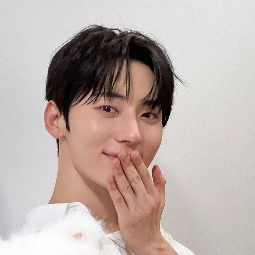 Behind-the-scenes cut of Hwang Minhyun