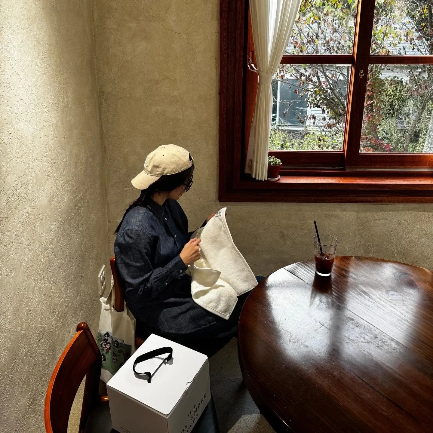 Behind-the-scenes cut of Seo Yeaji
