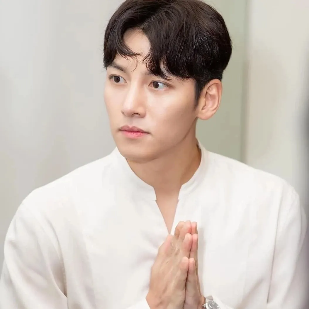 Behind-the-scenes cut of Ji Changwook