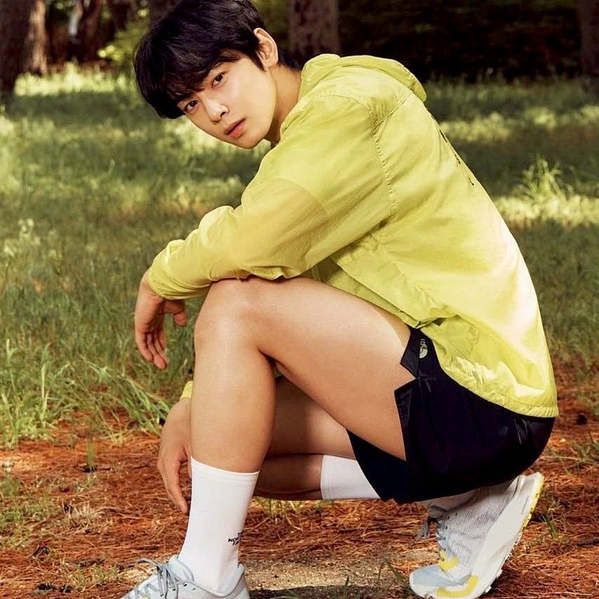 Behind-the-scenes cut of Cha Eunwoo