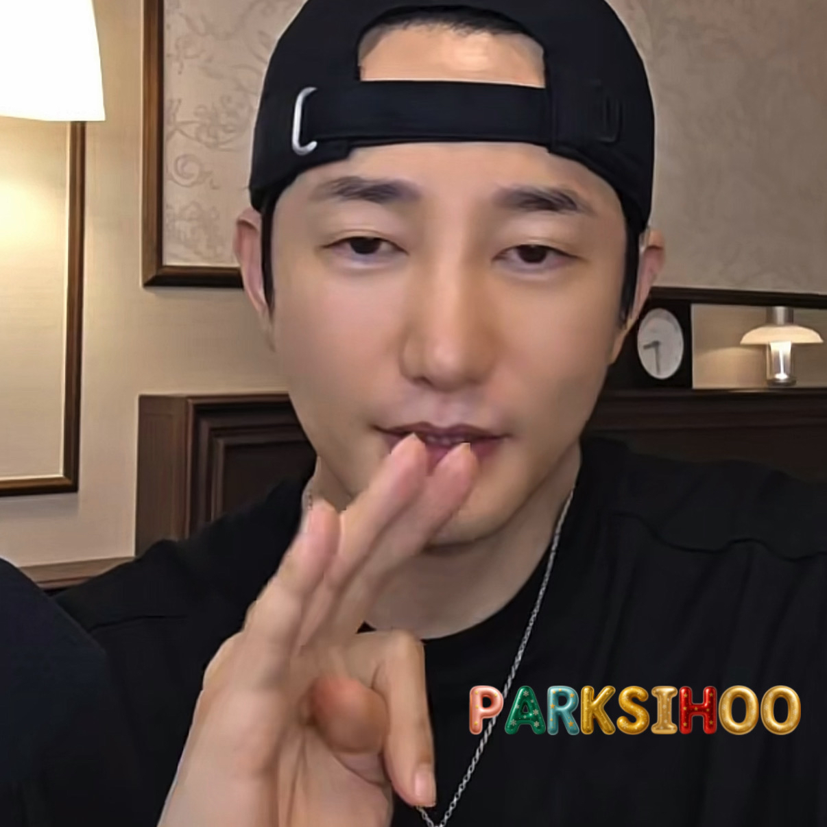 A moment captured by a fan of Park Sihoo