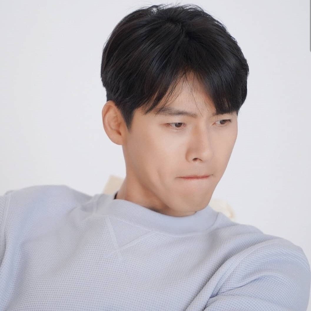 Momen yang diabadikan oleh penggemar Hyun Bin