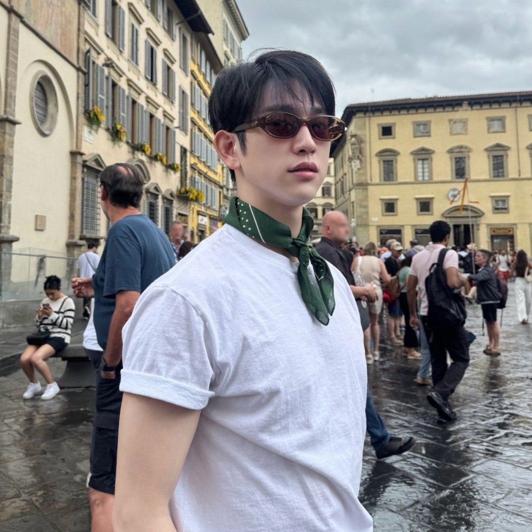 Recent activity shot of Park Jinyoung