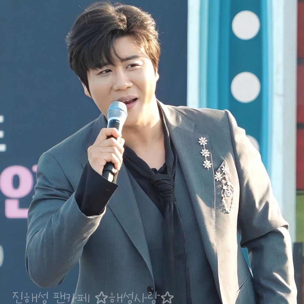 チン・ヘソンの最近の活動ショット