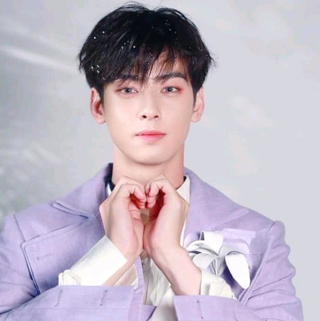 A moment captured by a fan of Cha Eunwoo