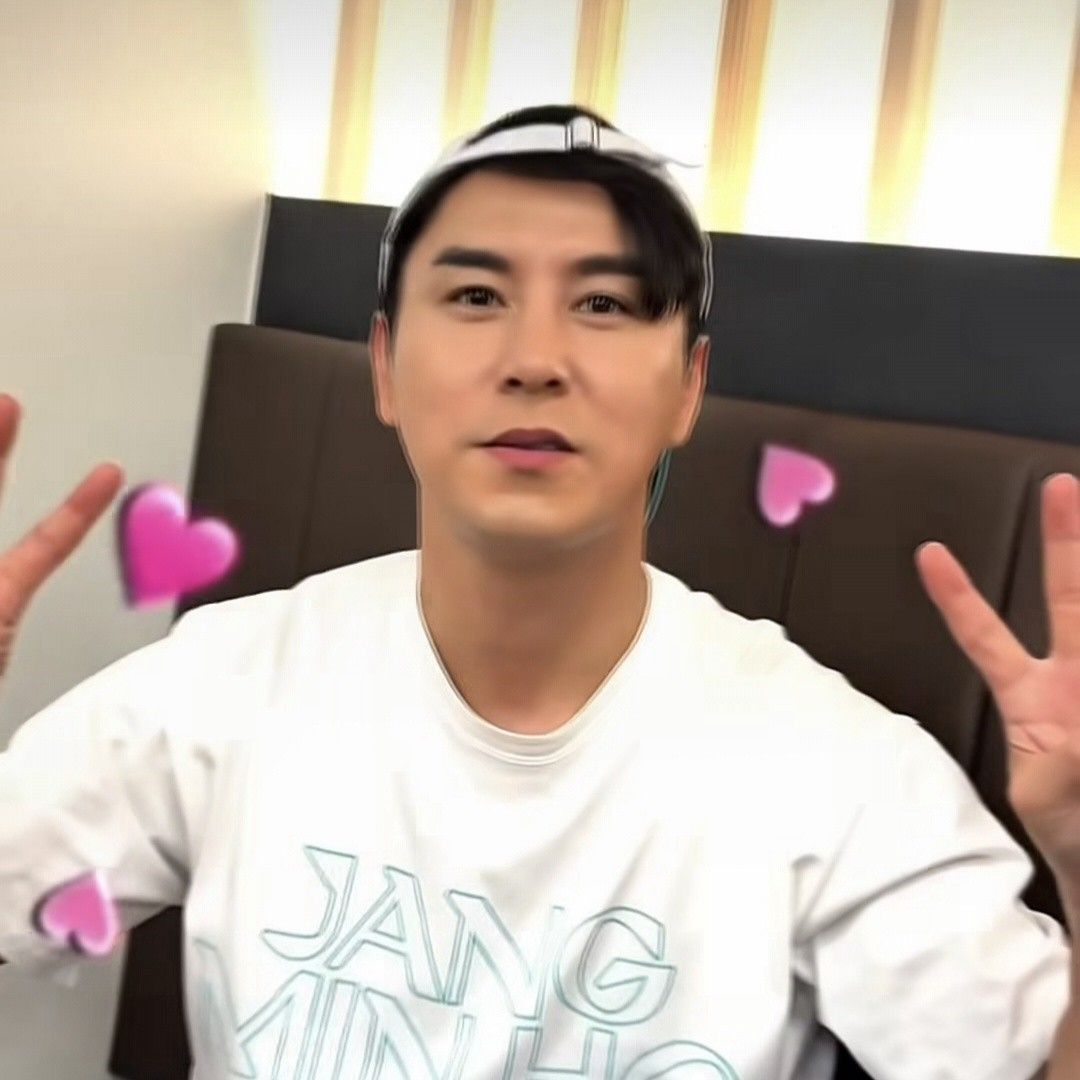 チャン・ミンホの最近の活動ショット