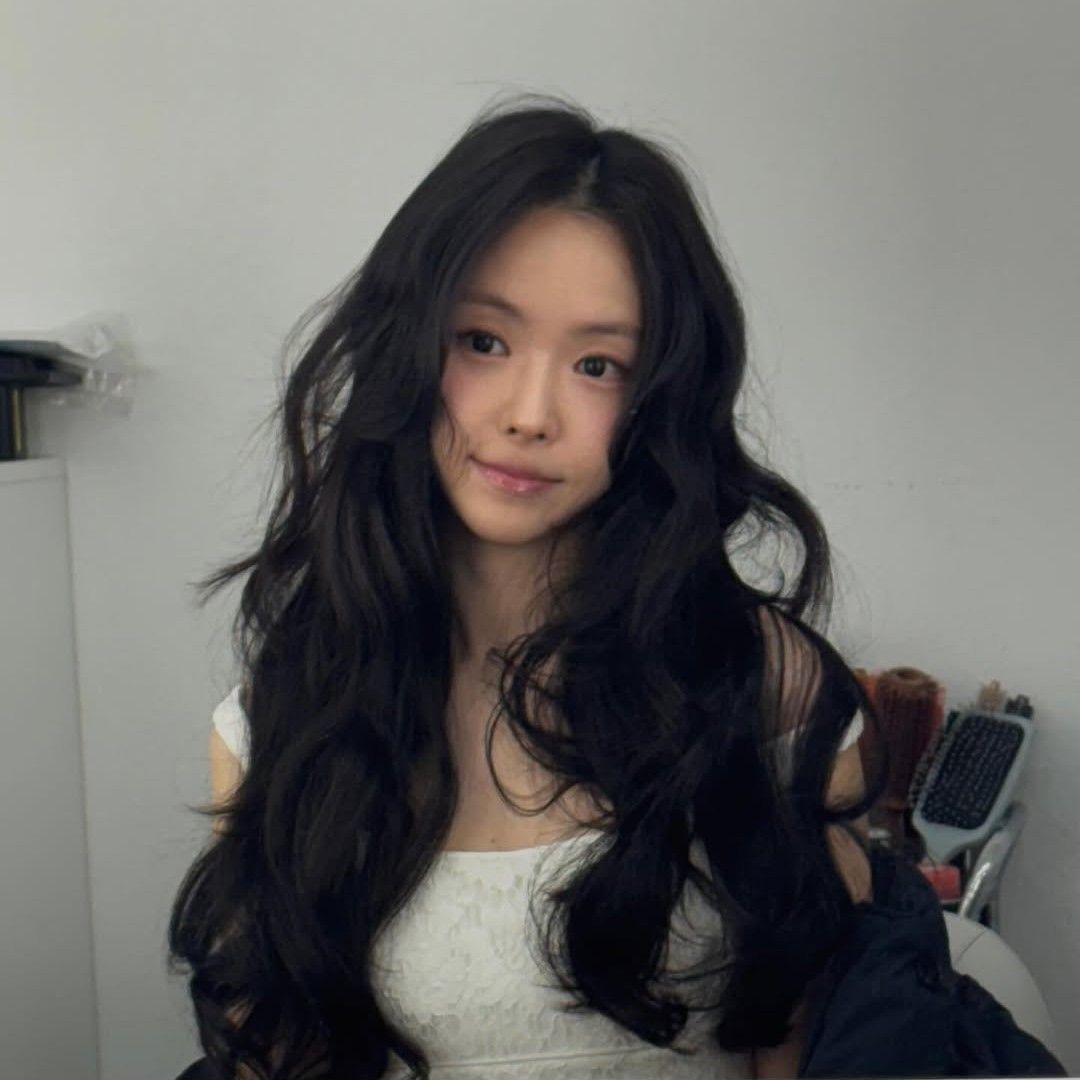 Latest photo of Son Naeun