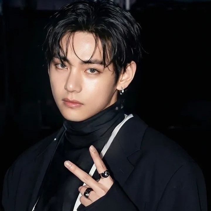 Latest photo of Kim Taehyung (V)