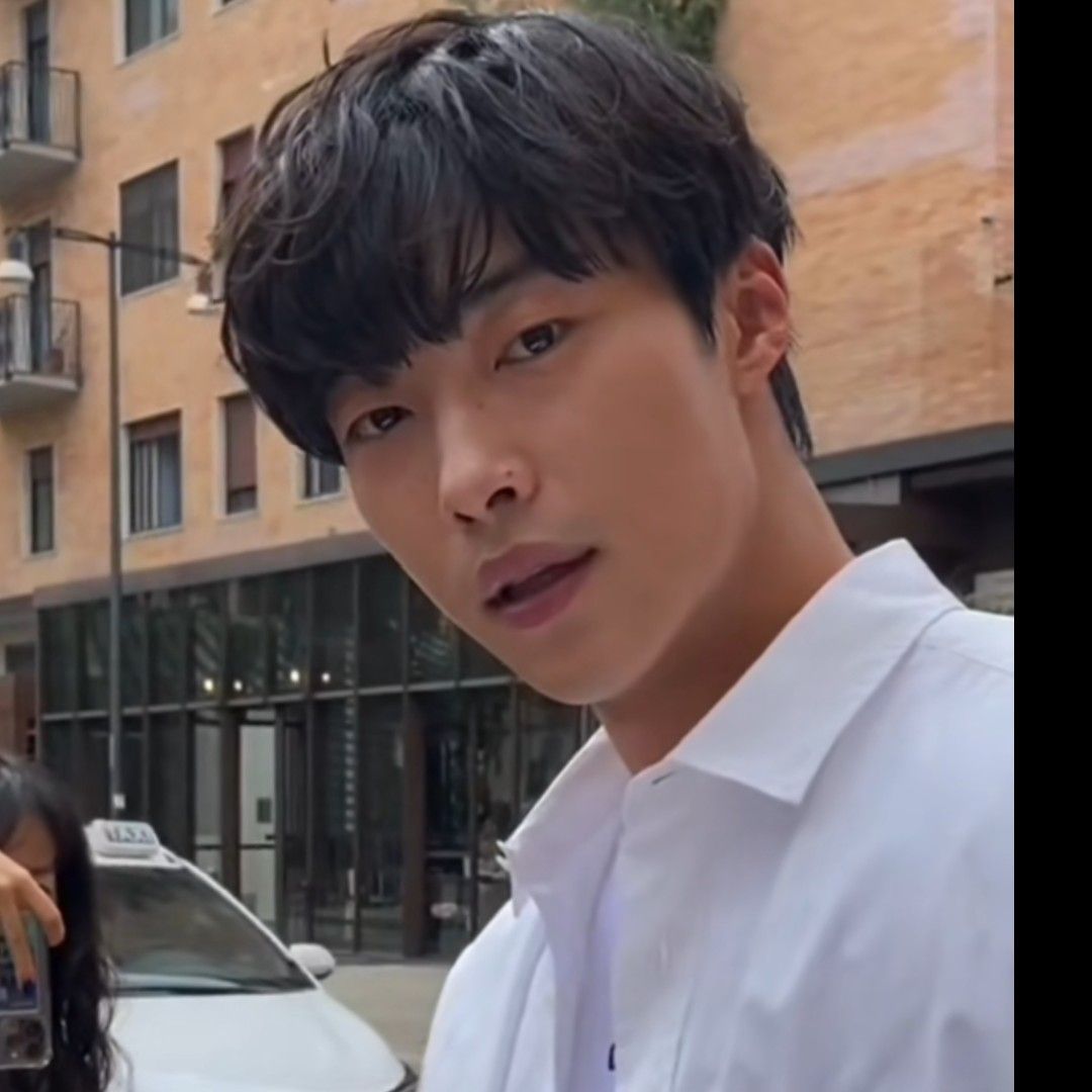 A moment captured by a fan of Woo Dohwan