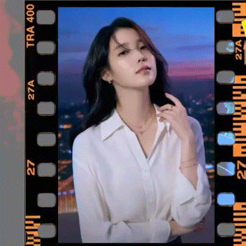 Foto kegiatan terbaru dari IU