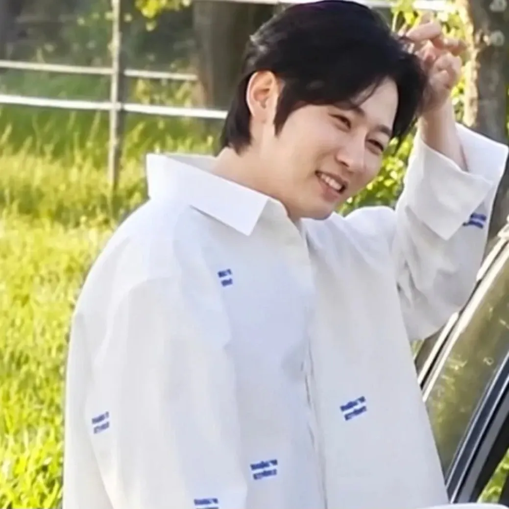 Behind-the-scenes cut of Kang Moonkyung