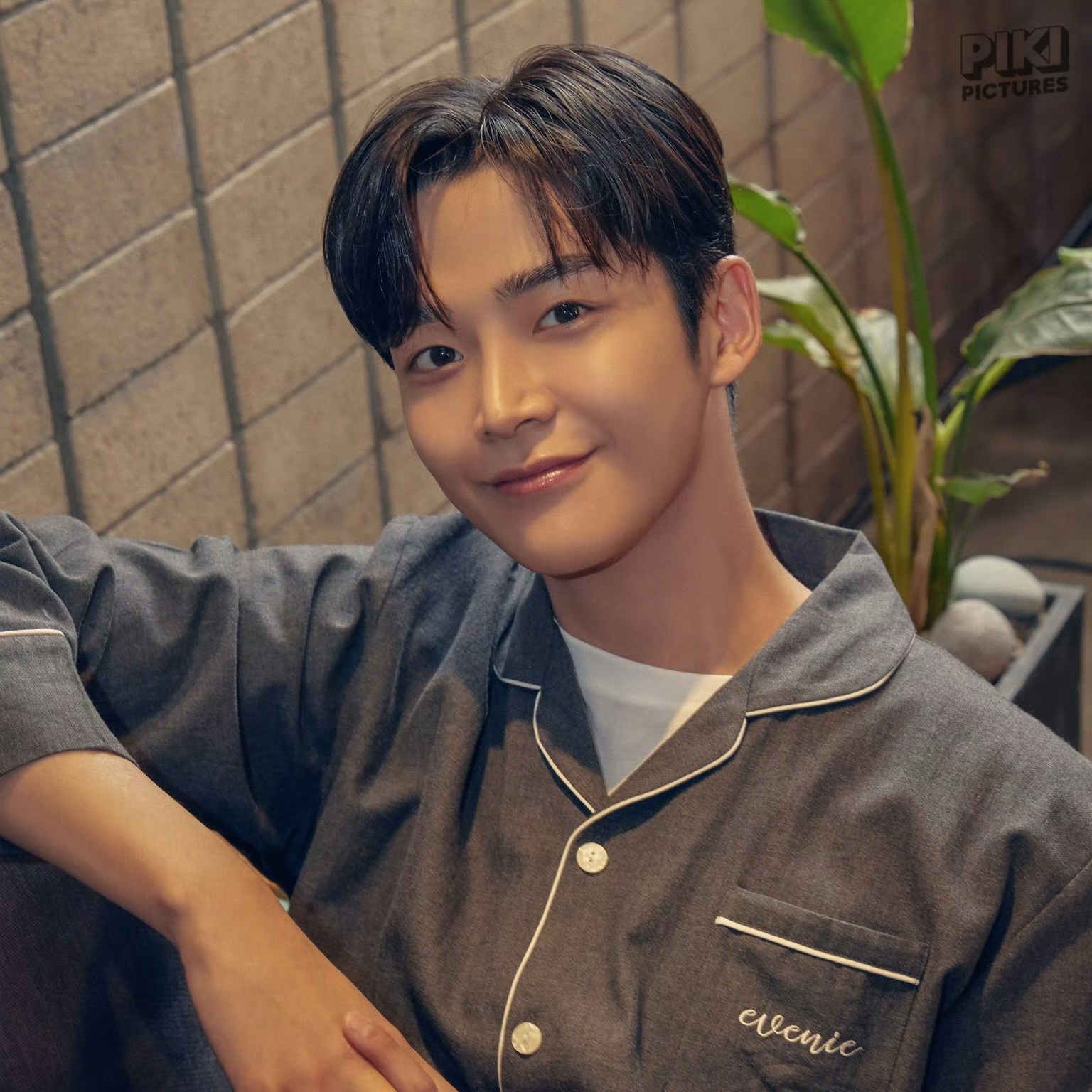 Foto kegiatan terbaru dari Rowoon