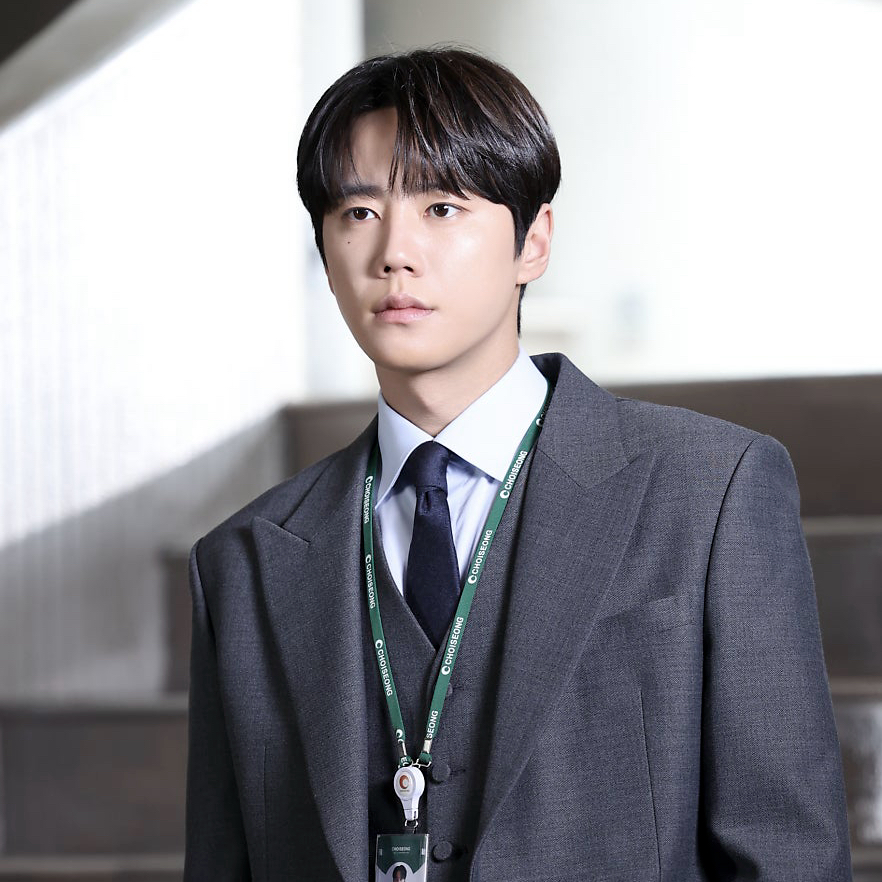 Behind-the-scenes cut of Lee Junyoung