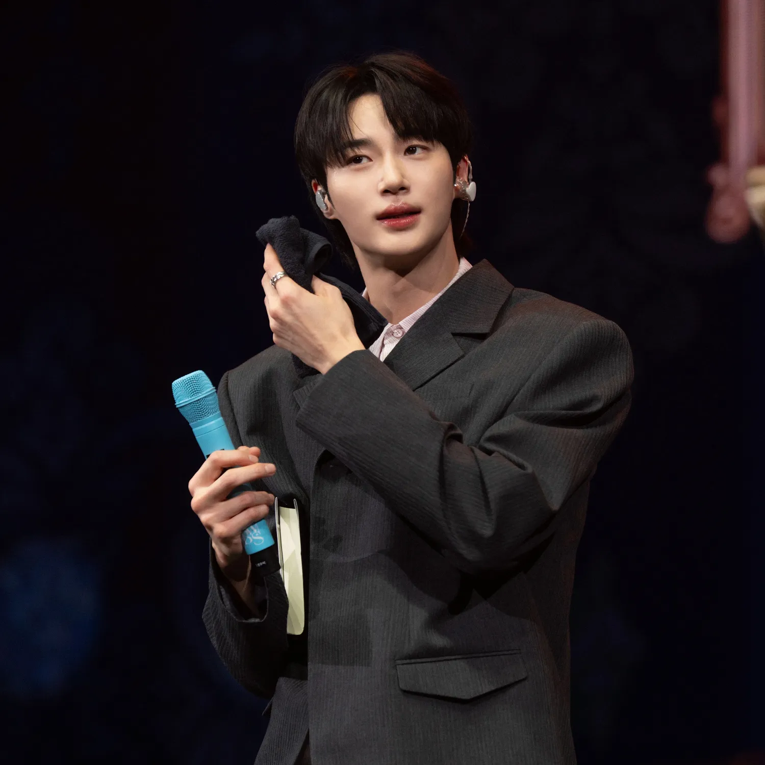 Behind-the-scenes cut of Byeon Wooseok