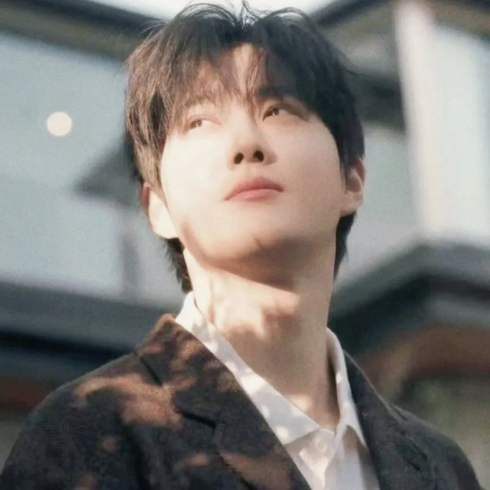 Recent activity shot of Suho
