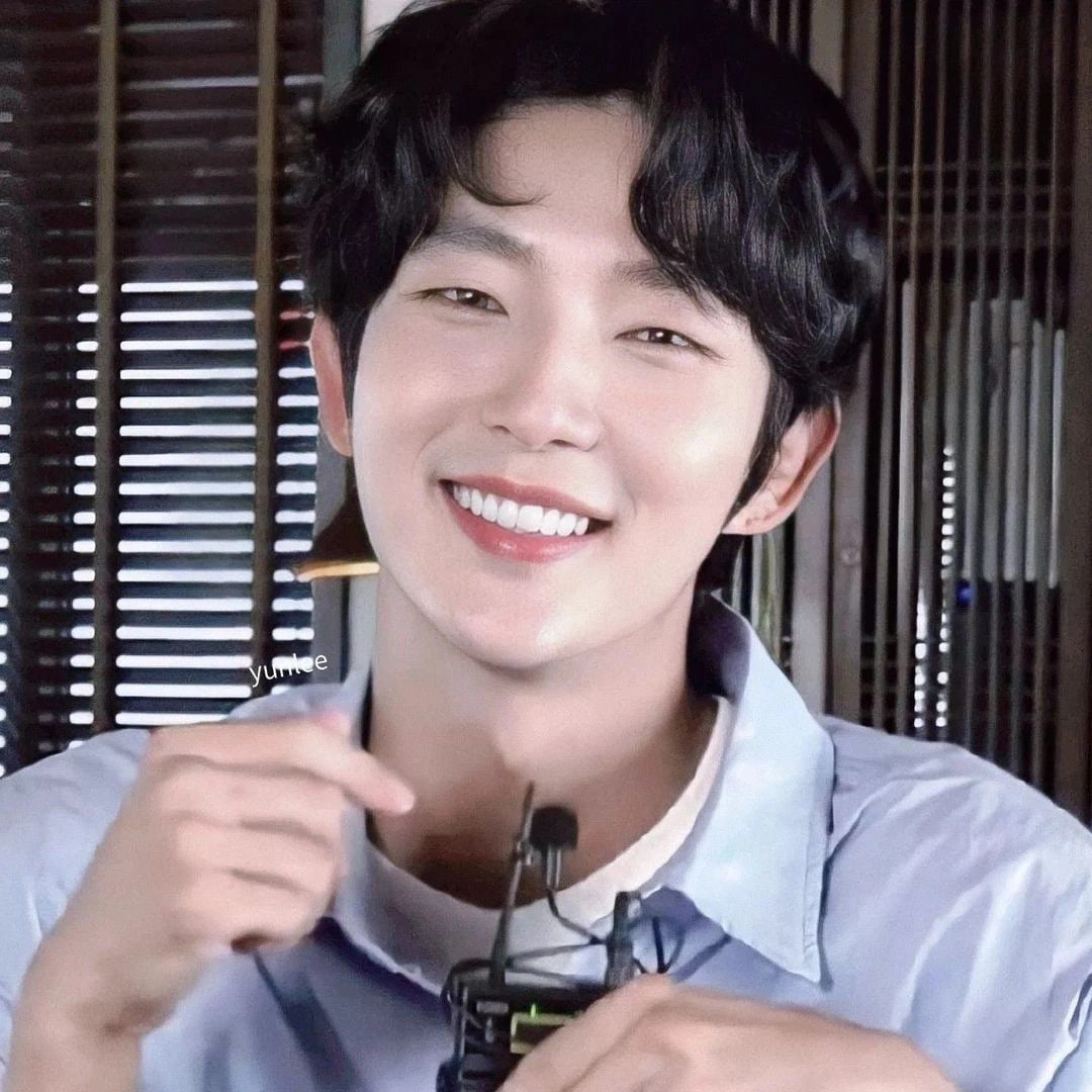 Behind-the-scenes cut of Lee Joongi