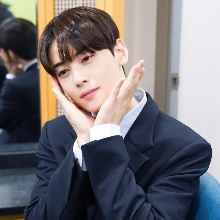 Recent activity shot of Cha Eunwoo