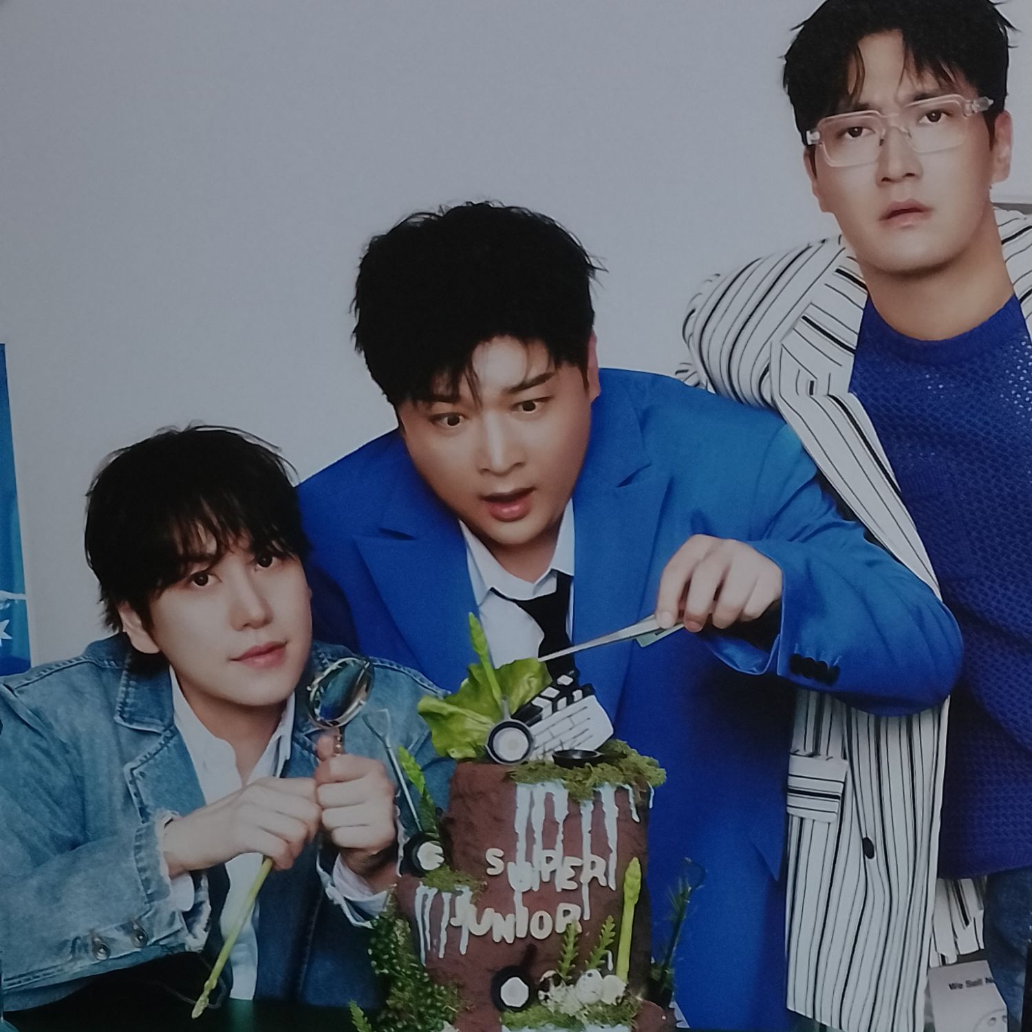 Recent activity shot of Choi Siwon