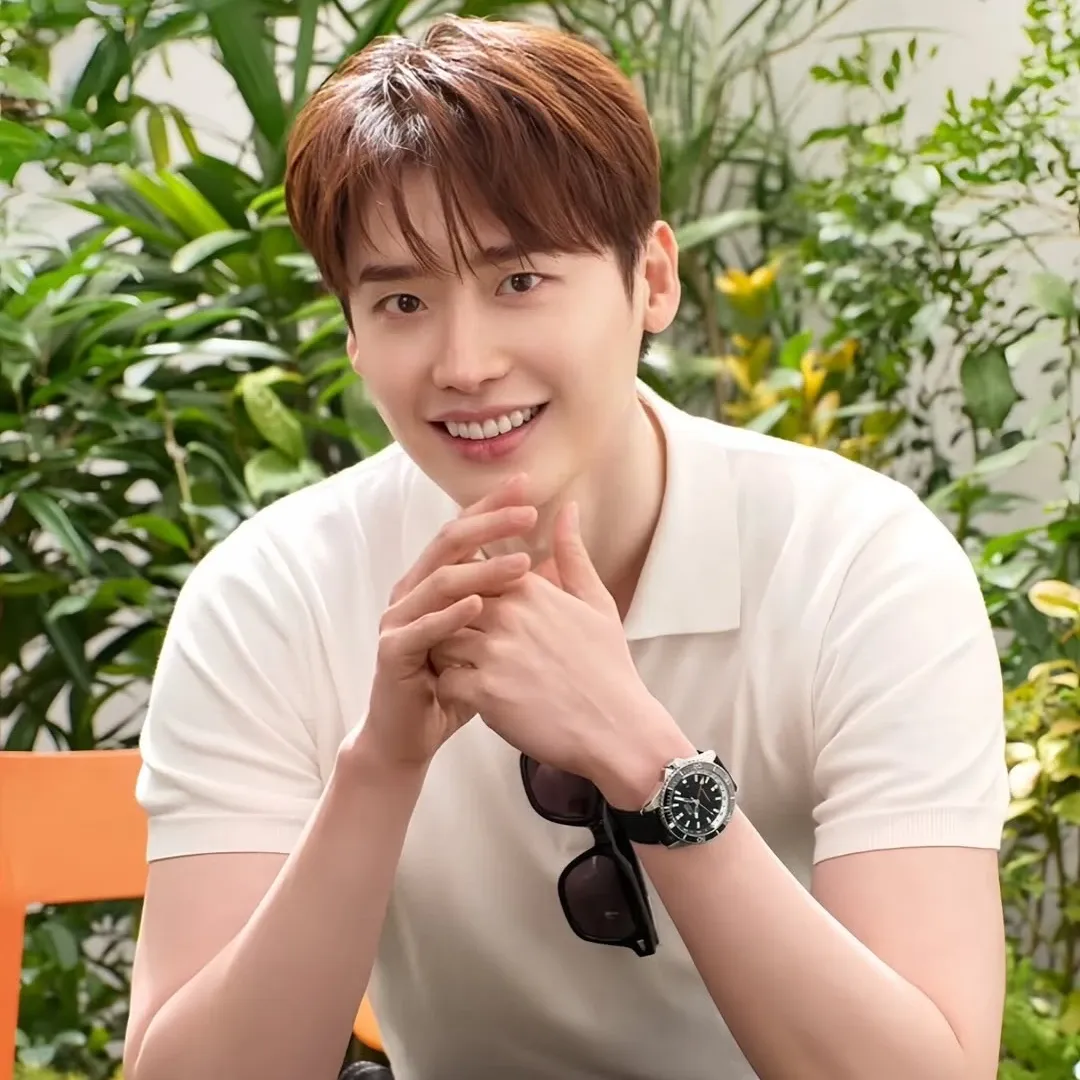 A moment captured by a fan of Lee Jongsuk