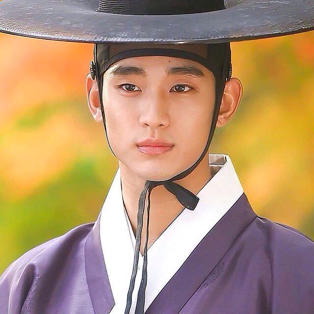 粉丝拍下的金秀贤瞬间