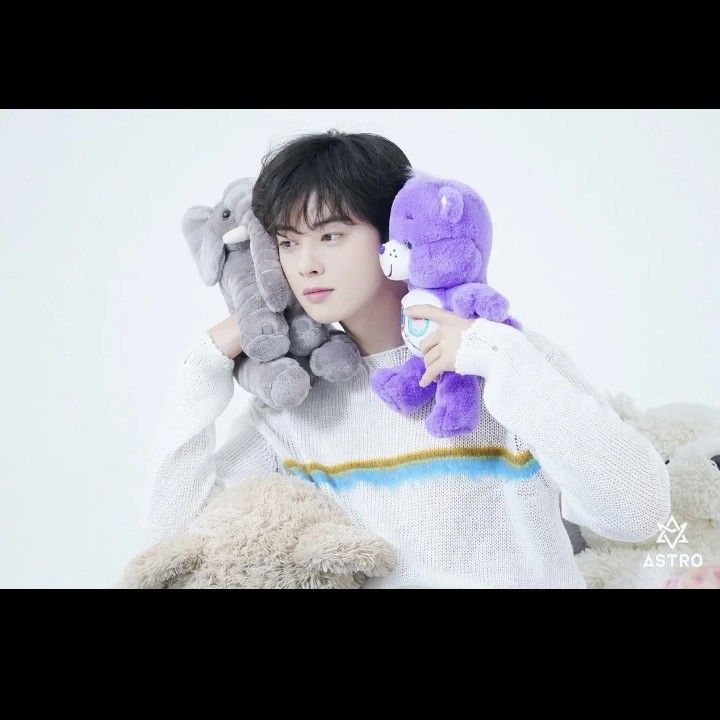 Recent activity shot of Cha Eunwoo