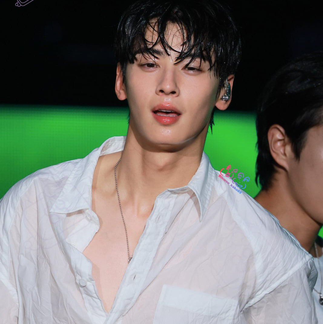 Latest photo of Cha Eunwoo