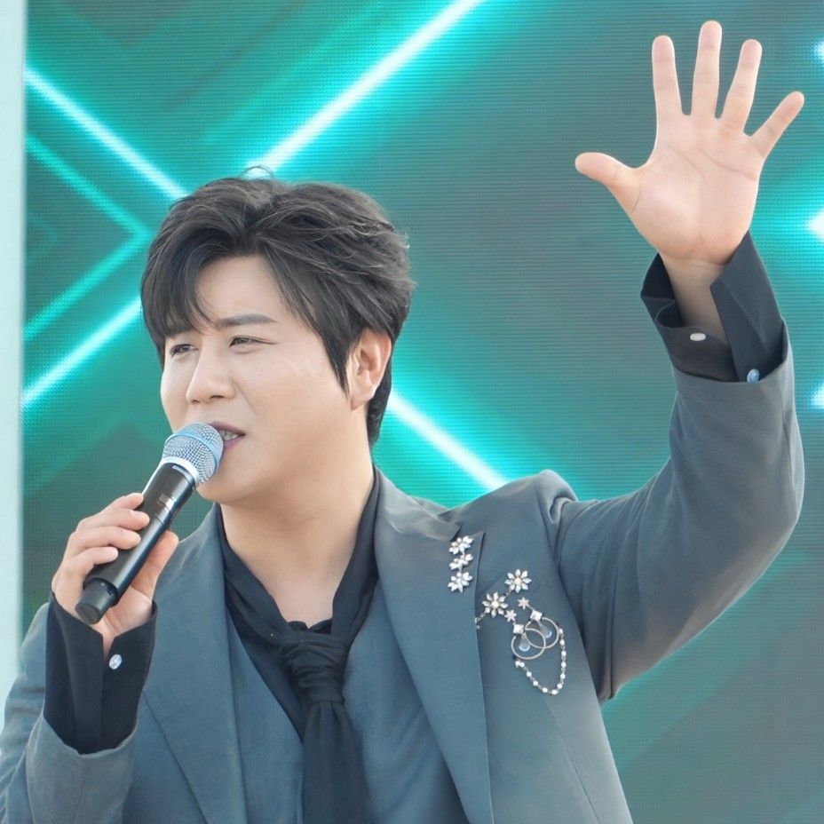 チン・ヘソンの最近の活動ショット