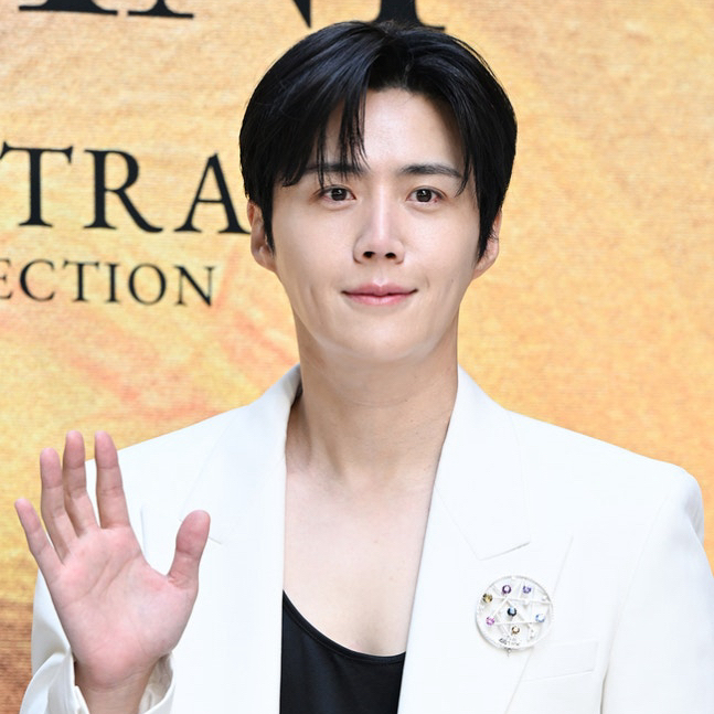 Latest photo of Kim Seonho