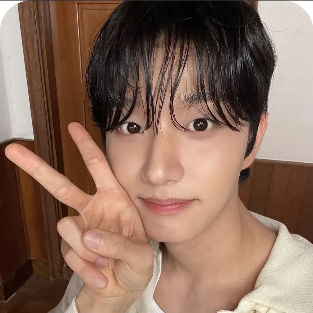 Behind-the-scenes cut of Kim Jaewon