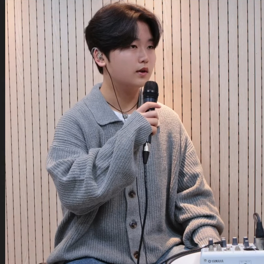 A moment captured by a fan of Park Sungon