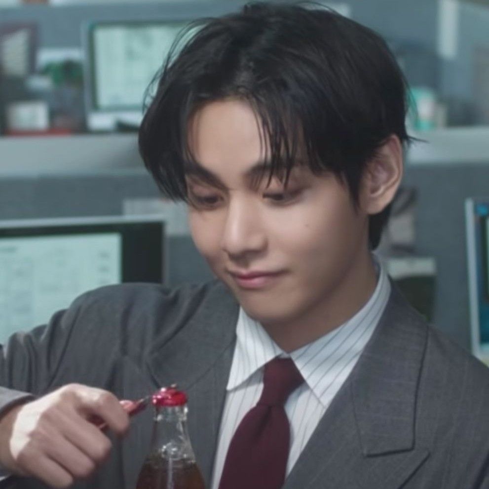 김태형 (뷔) 최근 활동샷